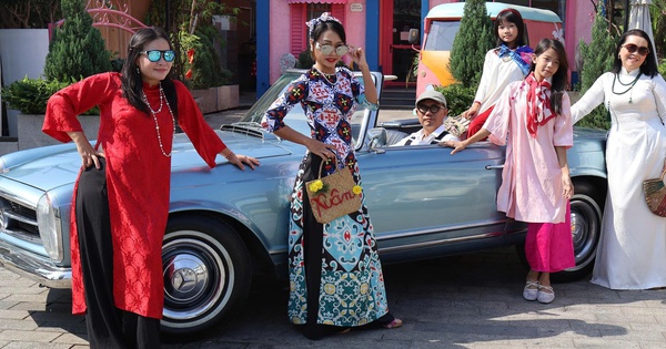 Hóa thân “Cô Ba Sài Gòn” bên dàn xe cổ, miễn phí tham quan