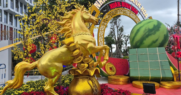 Lộ diện đàn linh vật ngựa vàng, ngựa bạc của Nha Trang - Khánh Hòa