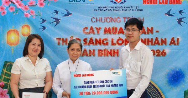 Báo Người Lao Động trao quà Tết đến Trường nuôi trẻ khuyết tật Hoàng Mai