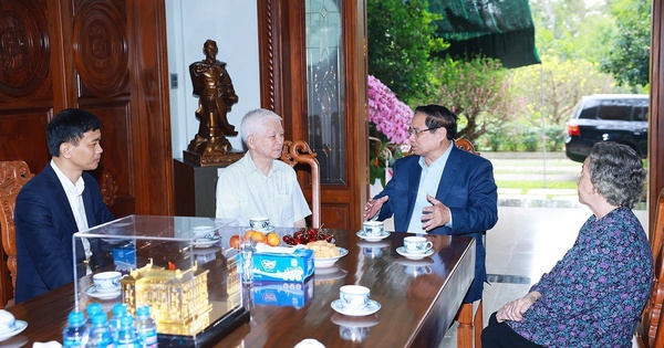 Thăm, chúc Tết gia đình nguyên lãnh đạo Đảng, Nhà nước