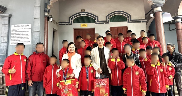 Hoa hậu Nhân ái Đậu Hằng Nga trao quà Tết cho trẻ em khuyết tật tại Bắc Giang