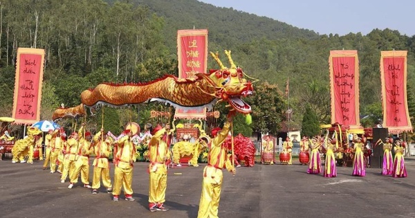 SÔI ĐỘNG MÙA LỄ HỘI: Du xuân xứ Nghệ