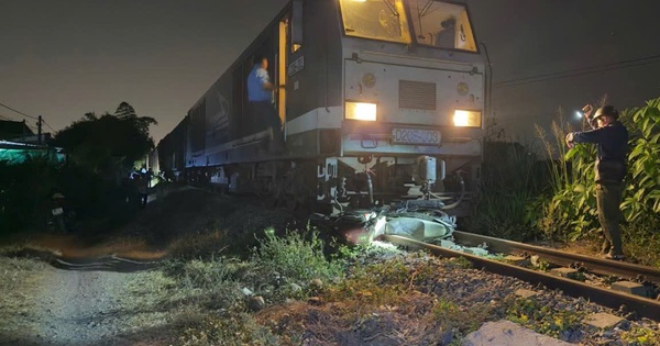 Băng qua đường sắt trong đêm, người điều khiển xe máy bị tàu hàng tông tử vong