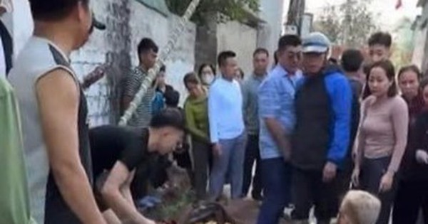 Dựng cây nêu đón Tết, 3 thanh niên bị điên giật phải nhập viện cấp cứu