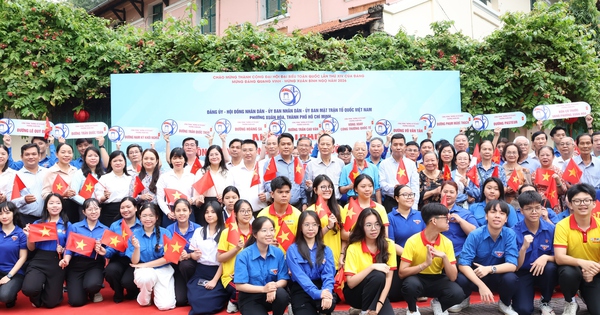 Từ đường cờ Tổ quốc đến đường hoa: Phường Xuân Hòa "thay áo" đón Xuân