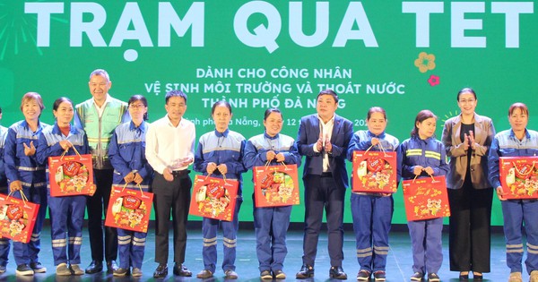 "Xây Tết 2026" trao quà cho 600 công nhân môi trường và thoát nước ở Đà Nẵng