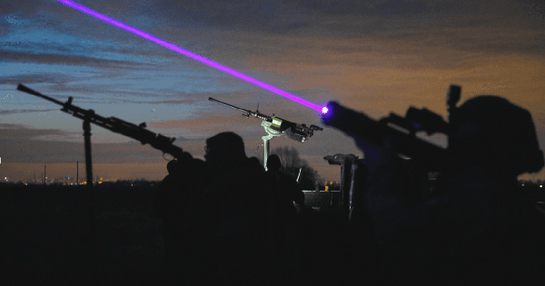 Ukraine tung đòn tầm xa, không kích hàng loạt kho vũ khí Nga