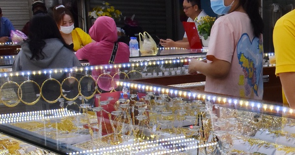 Giá vàng hôm nay 13-2: Giảm thẳng đứng