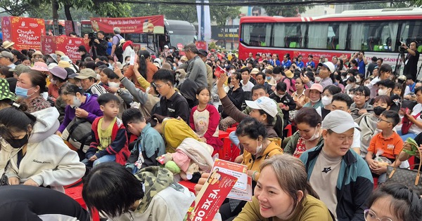 "chuyến xe hạnh phúc": Khi mỗi tấm vé 0 đồng là một nụ cười đoàn viên