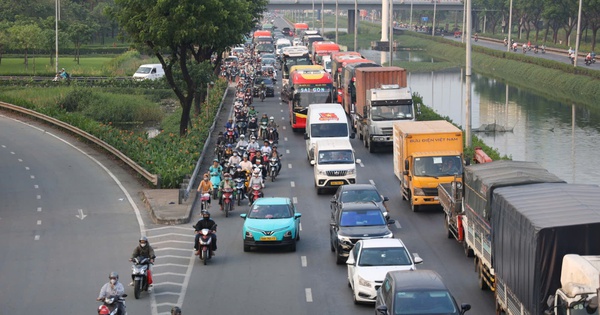 CSGT TPHCM lưu ý người dân lái xe về quê ăn Tết