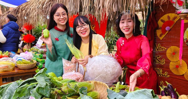 Rủ nhau đi chợ quê ngày Tết ở làng cổ ngàn năm tuổi