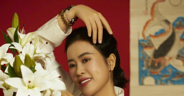 Doanh nhân Nguyễn Thị Ngọc Trinh diện áo dài gửi lời chúc Tết Bính Ngọ