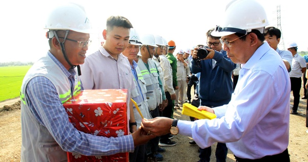 Lãnh đạo tỉnh An Giang động viên công nhân thi công tuyến cao tốc Cần Thơ – Châu Đốc – Sóc Trăng
