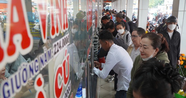 Cao điểm Tết Bính Ngọ: Bến xe Miền Tây đón lượng khách kỷ lục, Miền Đông mới "cháy vé" giờ vàng
