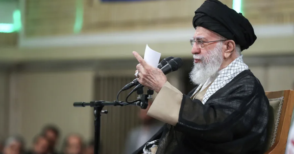 Rộ tin xảy ra "đột kích nguy hiểm" vào trụ sở lãnh tụ tối cao Iran