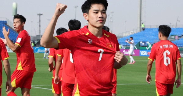 Nguyễn Đình Bắc "bị loại" ở trận tuyển Việt Nam tái đấu tuyển Malaysia