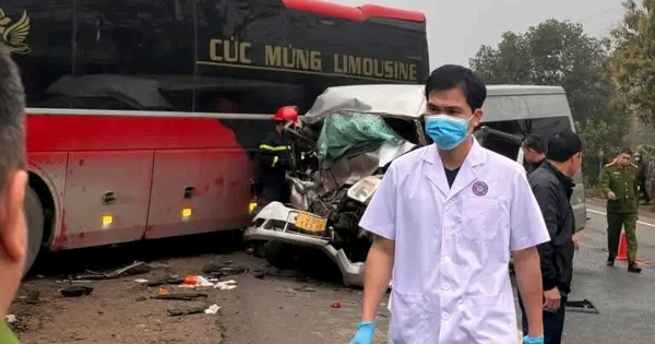 Xe khách va chạm xe 16 chỗ, 1 người chết, nhiều người bị thương