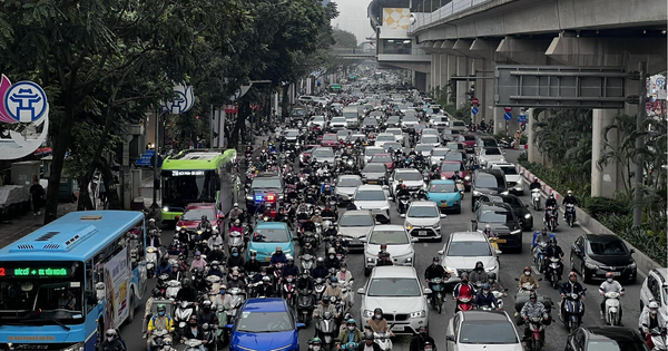 Hà Nội đặt mục tiêu trong năm 2026 chuyển đổi 64% taxi xăng dầu sang điện