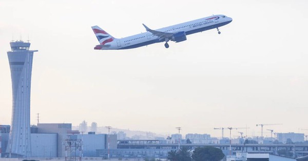 Siêu tàu sân bay Mỹ đến Israel, hàng loạt nước sơ tán công dân