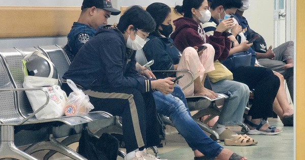 Bác sĩ gọi điện xin lỗi người bệnh về sự chậm trễ