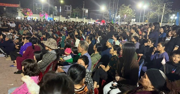 Khán giả thủ đô chào đón nghệ sĩ Đoàn Nghệ thuật cải lương Vàm Cỏ