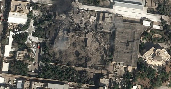 Hình ảnh vệ tinh khu nhà của lãnh đạo tối cao Iran bị phá hủy