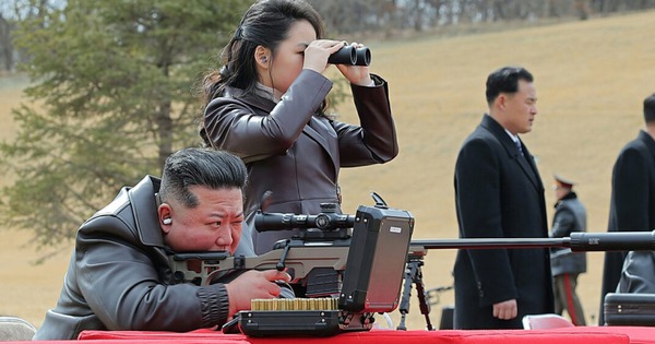 Con gái nhà lãnh đạo Triều Tiên Kim Jong-un khai hỏa súng bắn tỉa