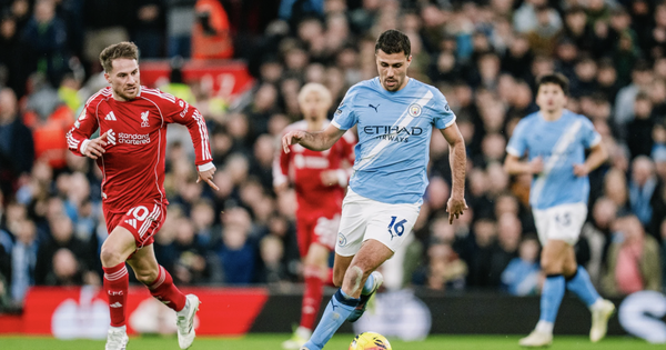 Man City ngược dòng bùng nổ, đẩy Liverpool xa tốp đầu