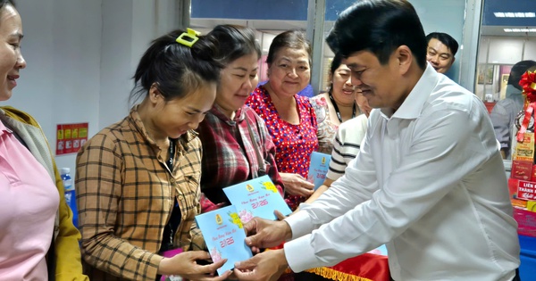 Lãnh đạo TPHCM thăm doanh nghiệp và chăm lo cho người lao động khó khăn