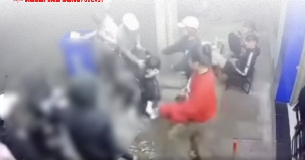 Ghen tuông, nhóm học sinh đánh bạn tử vong