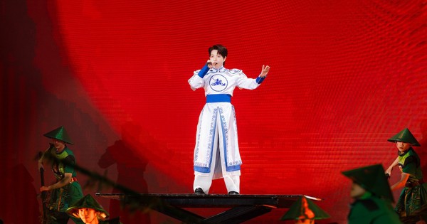 Tùng Dương, Đức Phúc khiến khán giả xúc động tại "Xuân quê hương"