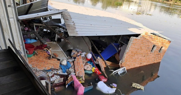 Sập nhà ở TPHCM, 2 người bị thương