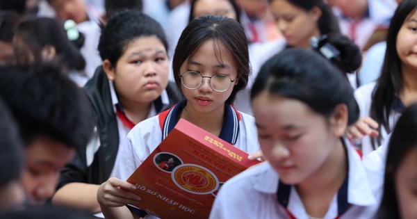 Gay gắt cuộc đua vào lớp 10