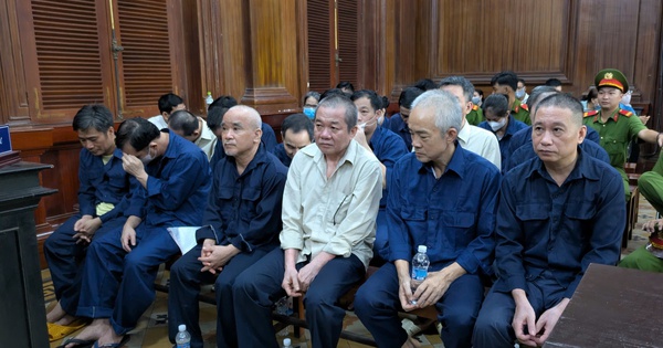 Chiêu trò “đào tạo” lái xe “học nhanh - thi nhanh”, giáo viên đánh dấu sẵn đáp án