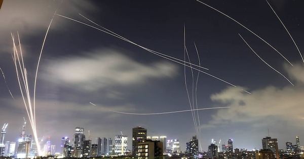 Iran tuyên bố mạnh mẽ về tên lửa tấn công các mục tiêu của Mỹ và Israel