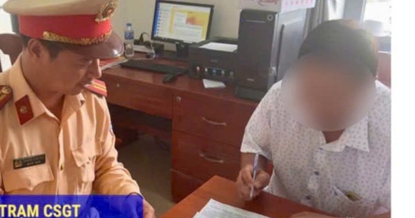 Tây Ninh xử phạt tài xế xe đưa rước công nhân không đóng cửa