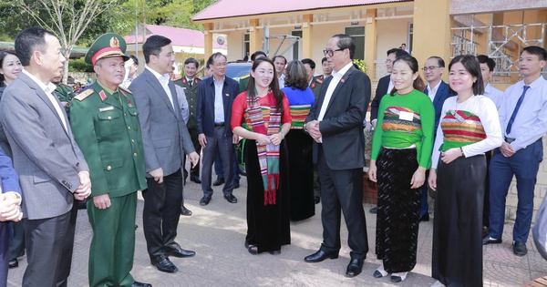 Phó Chủ tịch Quốc hội Trần Quang Phương kiểm tra công tác bầu cử tại Thanh Hóa