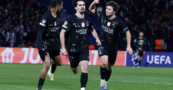 Chelsea thua thảm trên đất Pháp, PSG mơ vé tứ kết Champions League