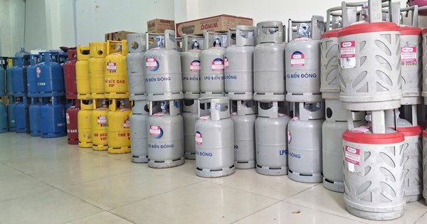 Vừa tăng 40.000 đồng/bình 12 kg, giá gas có thể tăng tiếp 70.000 đồng