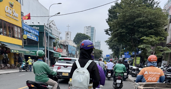 Thêm hãng gọi xe công nghệ hỗ trợ tiền xăng cho tài xế, khuyến khích chuyển đổi xe điện