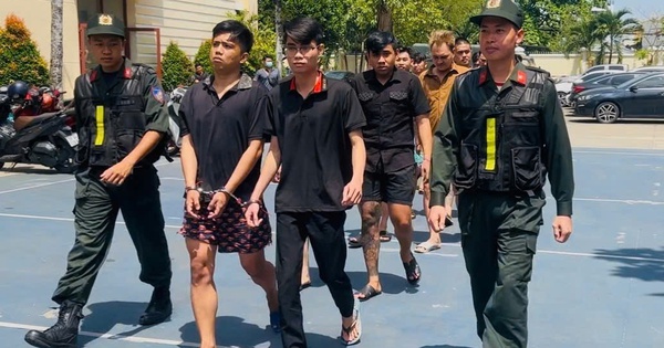 Công an TPHCM bắt 30 đối tượng sau khi kiểm tra một ô tô đang lưu thông