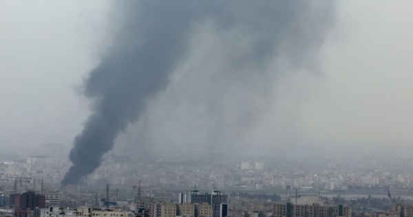 Tehran hứng chịu "đêm tấn công tồi tệ nhất", Israel cáo buộc Iran dùng "vũ khí cấm"