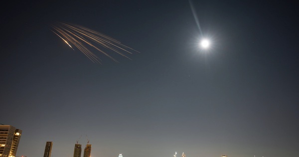 Iran và Hezbollah "liên thủ" tấn công Israel cùng lúc?