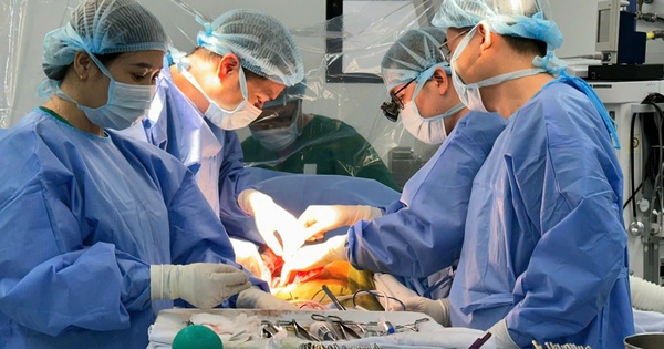 Cân não cắt khối u gan hiểm hóc