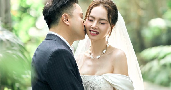 Đinh Ngọc Diệp đẹp lung linh hóa cô dâu bên Victor Vũ