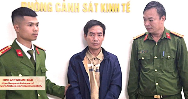 Sau 18 năm "ôm" 900 triệu đồng bỏ trốn, người đàn ông tới công an đầu thú