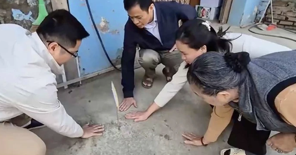 Khoảnh vỉa hè ở Hà Nội nóng bất thường trên 40 độ C