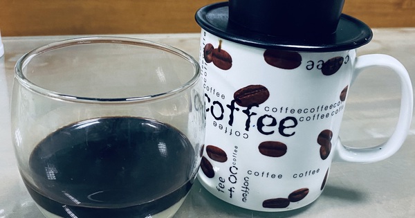 Ly cà phê buổi sáng