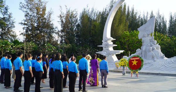 Tổ chức lễ viếng, dâng hương tưởng niệm tại Khu tưởng niệm Chiến sĩ Gạc Ma