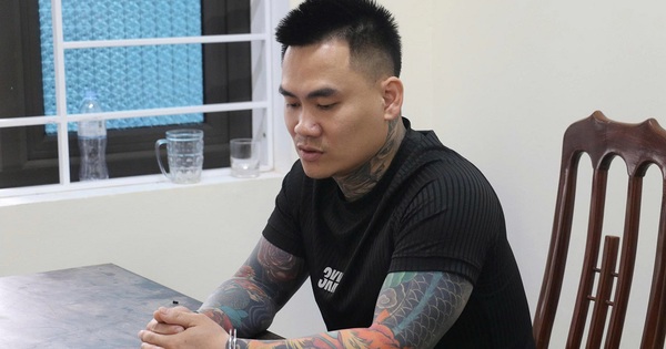 Hé lộ nguyên nhân vụ cầm dao đi bộ trên phố rồi bất ngờ xông vào quán cà phê chém người